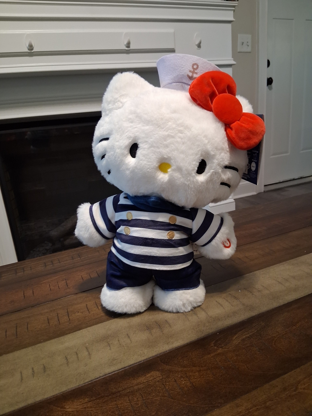 Hello Kitty and Friends Plush - White with Red Bow - Picture 3 of 4